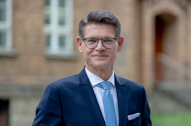 Portrait Marco Eberl, Vorstandsvorsitzender der Evangelischen Schulstiftung in Mitteldeutschland