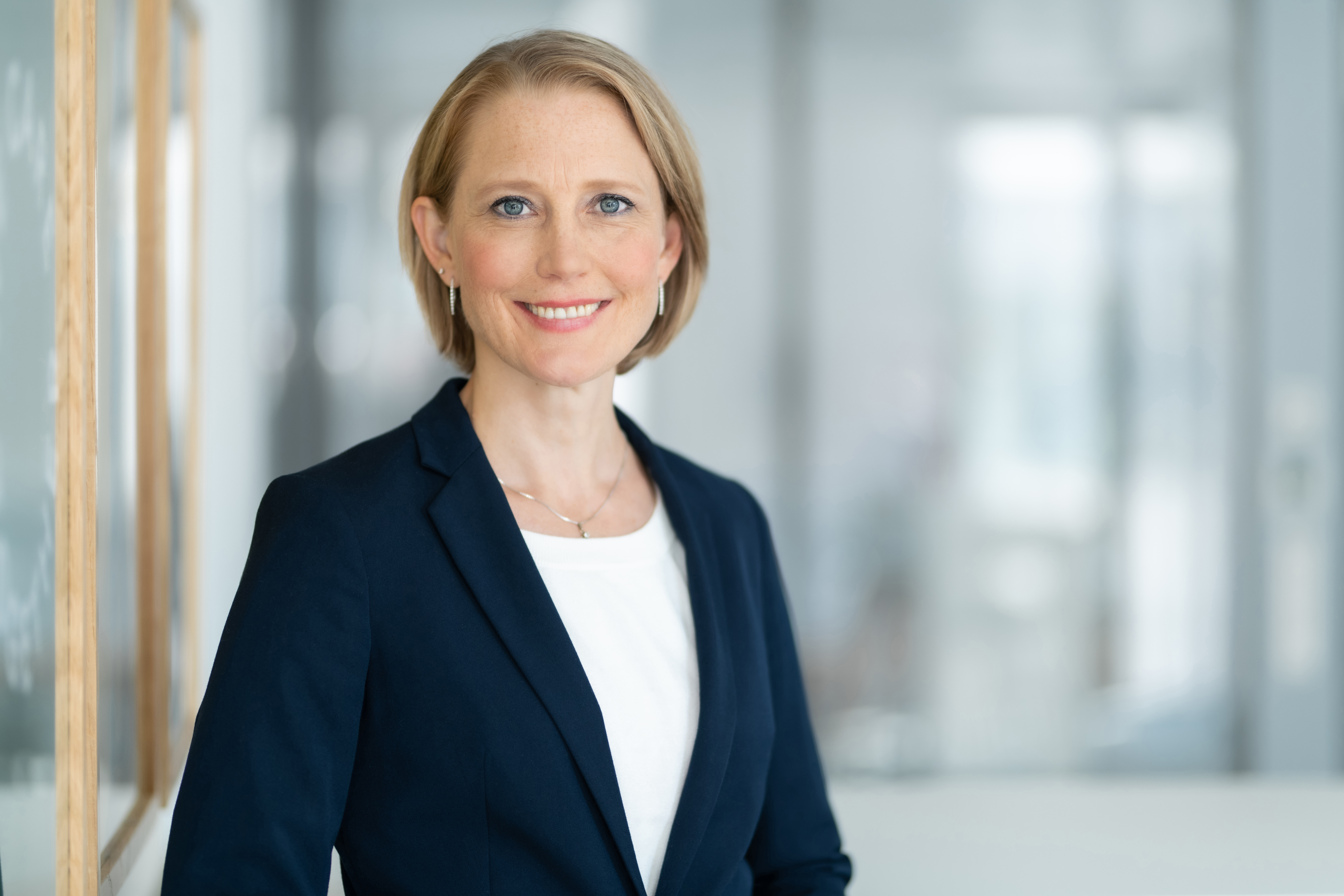 Portrait von Carolin Schwarz, Mitglied der Unternehmensleitung der Peek & Cloppenburg KG, Düsseldorf
